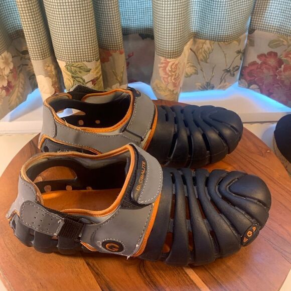 Globalize men’s shoe. Inv 5067b
